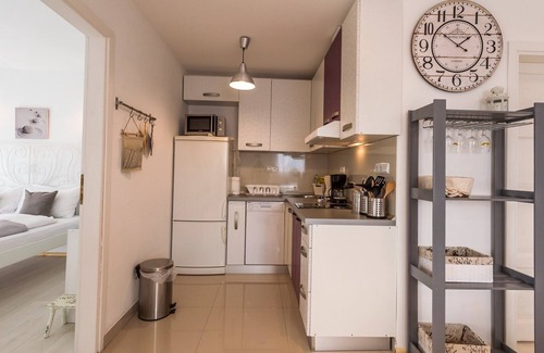 Novi Vinodolski Apartamento | Suzy with Common Pool / Apartment Lavanda with Balcony and Sea View