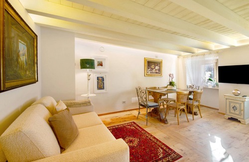 Arvier Apartamento | Apartment 'Le Bourg Charmant - Soleil d’été' with Mountain View, Shared Garden and Wi-Fi