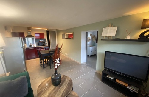Equemauville Apartamento | Apartamento 'Le Jardin De Sasha' con terraza privada, jardín privado y Wi-Fi