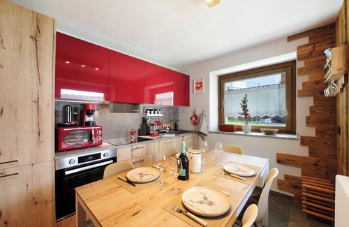 Paquier Apartamento | Apartamento 'Le Rêve D'Emilie - Family House' con vistas a la montaña, terraza compartida y Wi-Fi