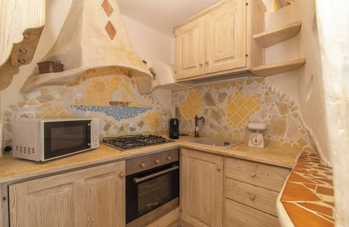 Porto Pozzo Apartamento | Apartamento 'Lella' con vistas al mar, terraza privada y aire acondicionado
