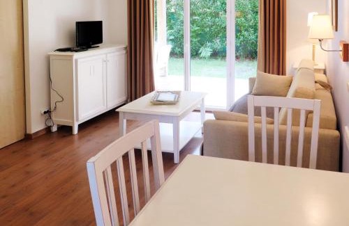 Parentis-en-Born Apartamento | Apartment Les Cottages du Lac T1 by Interhome