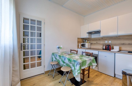La Salvetat-sur-Agout Casa | Apartamento 'Les Tables Aux Vaches-Chambre Agout' con terraza privada, jardín privado y Wi-Fi