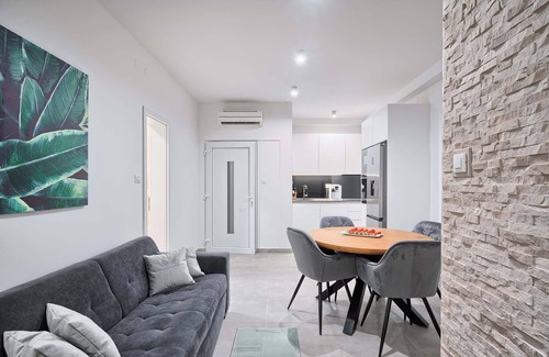 Znjan Apartamento | Apartment Liberty Living with Pool I
