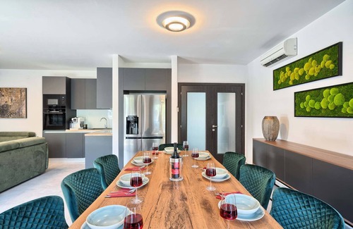 Znjan Apartamento | Apartment Liberty Living with Pool II