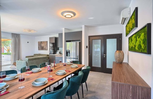 Znjan Apartamento | Apartment Liberty Living with Pool II