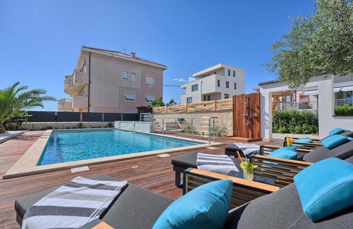 Znjan Apartamento | Apartment Liberty Living with Pool IV