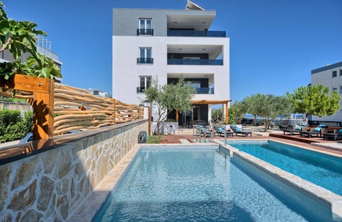 Znjan Apartamento | Apartment Liberty Living with Pool IV