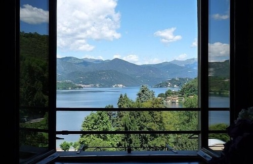 Gozzano Apartamento | Apartamento Lido en una villa de época en el lago Orta con piscina y vista espectacular