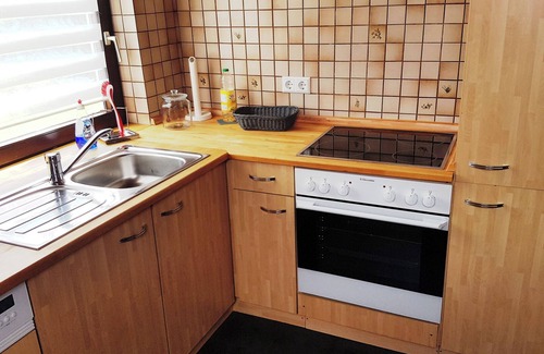 Ofterdingen Apartamento | Apartamento 'Lindengarten' con terraza privada, balcón y Wi-Fi