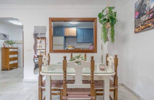 Arroyo de la Miel Apartamento | Apartment 'Liya's Home' with Balcony, Wi-Fi and Air Conditioning