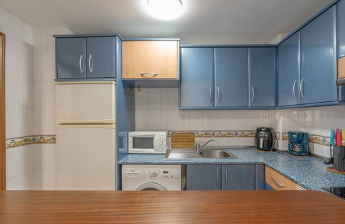 Arroyo de la Miel Apartamento | Apartment 'Liya's Home' with Balcony, Wi-Fi and Air Conditioning