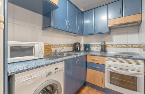 Arroyo de la Miel Apartamento | Apartment 'Liya's Home' with Balcony, Wi-Fi and Air Conditioning
