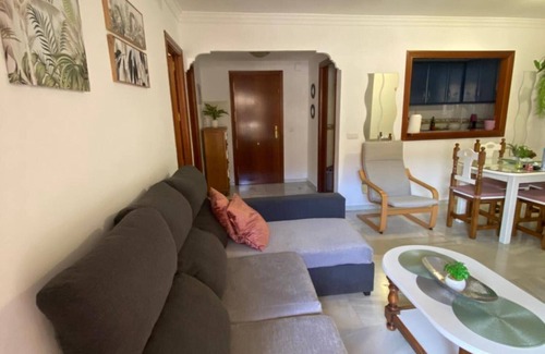 Arroyo de la Miel Apartamento | Apartment 'Liya's Home' with Balcony, Wi-Fi and Air Conditioning