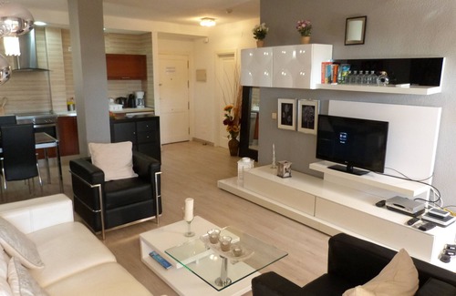 Nikki Beach Apartamento | Apto. situado a 25m de la mejor playa de Marbella 3 piscinas Internet-wifi 1 GB