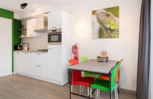 Offingawier Apartamento | Apartment located directly on the Sneekermeer