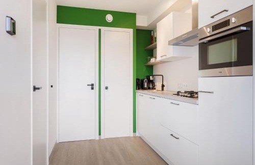 Offingawier Apartamento | Apartment located directly on the Sneekermeer