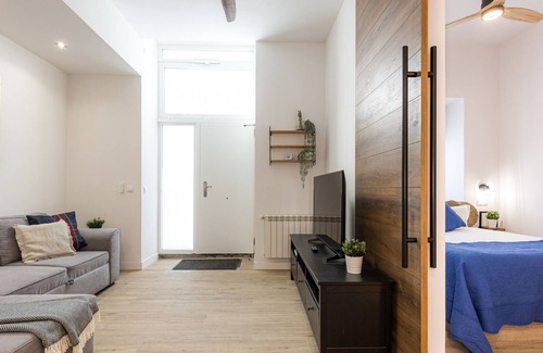Barrio de La Latina Apartamento | Amplio piso ubicado para 8 personas al lado de la Plaza Mayor!
