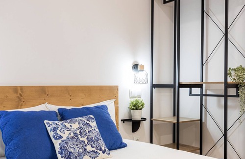 Barrio de La Latina Apartamento | Amplio piso ubicado para 8 personas al lado de la Plaza Mayor!