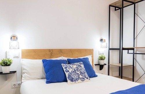 Barrio de La Latina Apartamento | Amplio piso ubicado para 8 personas al lado de la Plaza Mayor!