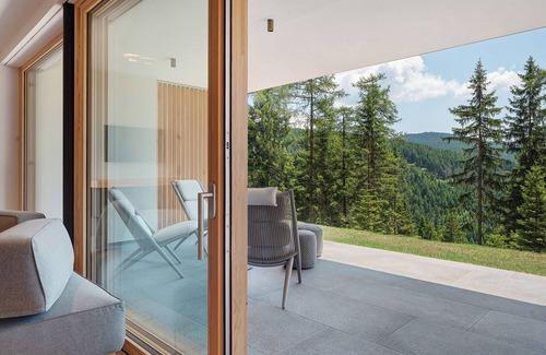 Avelengo Apartamento | Apartamento 'Lodge Larix' con vistas a la montaña, terraza privada y Wi-Fi