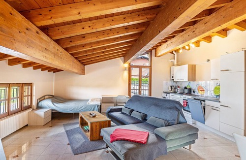 Lonato del Garda Apartamento | Apartamento 'Loft Garda See' con terraza privada