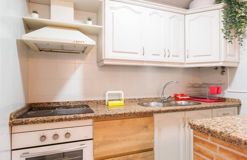 Sevilla Este Apartamento | Apartment 'Los Milanos' with Shared Garden, Wi-Fi and Air Conditioning