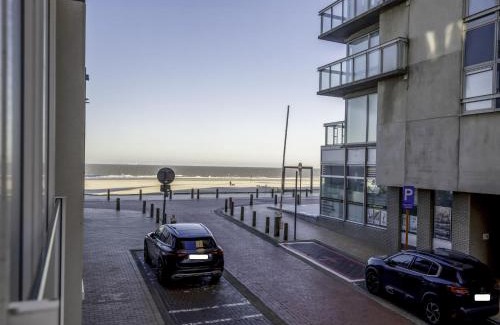Blankenberge Apartamento | Apartment Lovely La Marée with lateral sea view by Interhome