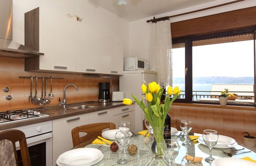 Novi Vinodolski Apartamento | Apartamento Luka by Interhome