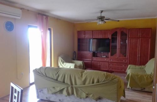 Seget Donji Apartamento | Apartment Luka
