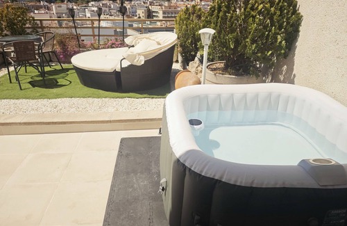 Tossa de Mar Apartamento | Apartment Luna Tossa De Mar with Jacuzzi, 5mins walking to the beach