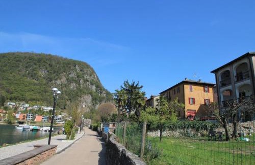 Lavena Ponte Tresa Apartamento | Apartment Lungolago by Interhome