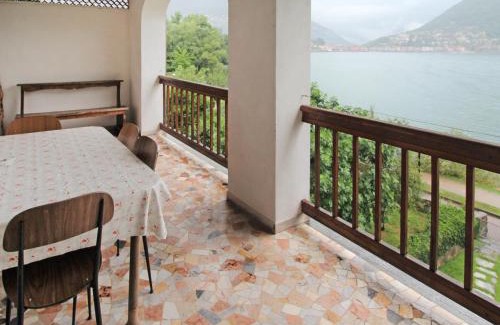 Lavena Ponte Tresa Apartamento | Apartment Lungolago by Interhome