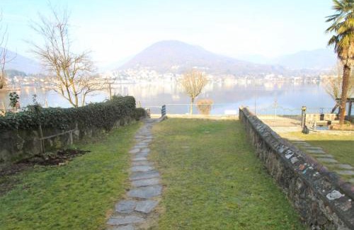 Lavena Ponte Tresa Apartamento | Apartment Lungolago by Interhome