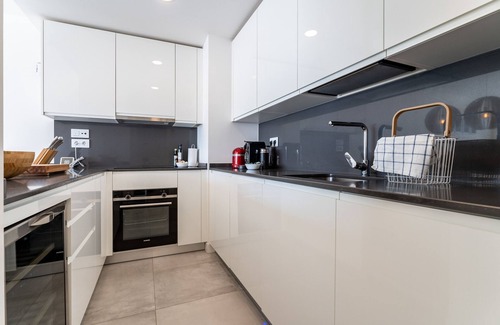 Fuengirola Apartamento | Apartamento 'Luxury Penthouse with Rooftop' con vistas al mar, Wi-Fi y aire acondicionado