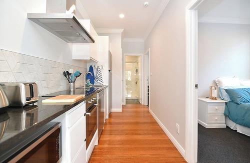 Arkles Bay Apartamento | Apartment · Luxury Waterfront Apartment - Spa pool & Kayaks