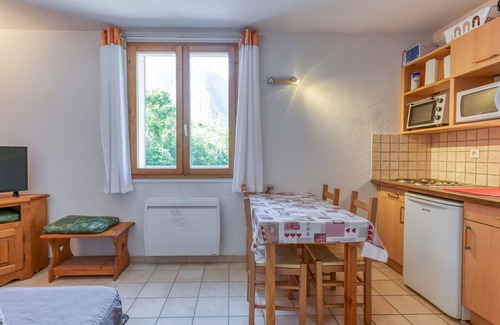 Le Bourg-d'Oisans Apartamento | Apartamento 'Lynx' con vistas a la montaña, jardín compartido y Wi-Fi
