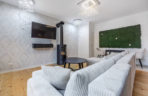 List Apartamento | Apartment 'Möblierte Luxuswohnung Mit Kamin' with Wi-Fi