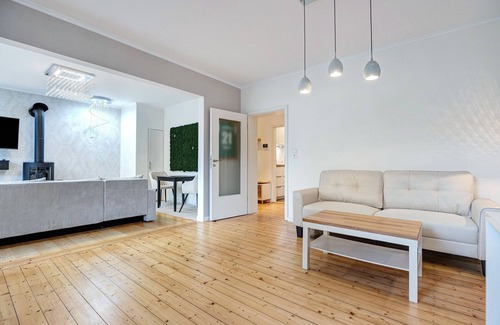 List Apartamento | Apartment 'Möblierte Luxuswohnung Mit Kamin' with Wi-Fi