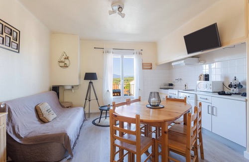 Banyuls-dels-Aspres Apartamento | Apartment 'Mar I Munt' with Sea View, Wi-Fi and Air Conditioning