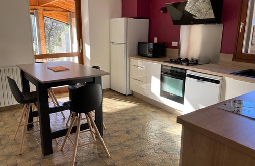 Boyeux-Saint-Jerome Cabaña | Apartamento 'Maison Dans Un Village Viticole' con jardín privado, balcón y Wi-Fi