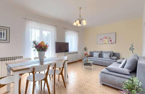 Modrusani Apartamento | Apartment Macini-2 by Interhome
