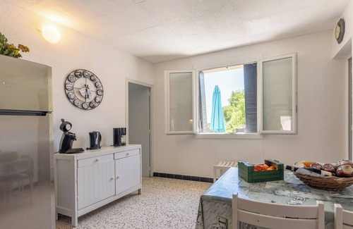 Orgnac-l'Aven Apartamento | Apartamento 'Magnanerie De La Maréchale' con vistas a la montaña, piscina compartida y Wi-Fi
