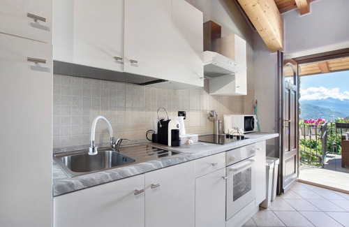 Pollein Apartamento | Apartamento 'Maison Bebe Mont Emilius' con vistas a la montaña, terraza privada y Wi-Fi