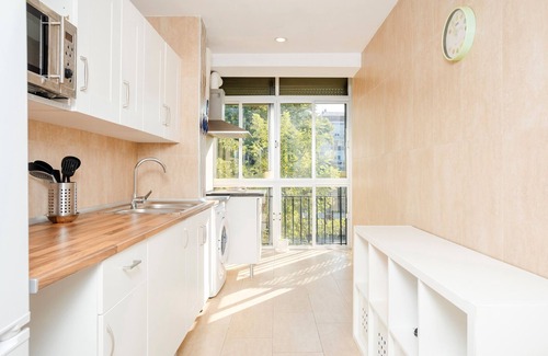 Hermandades-La Carrasca Apartamento | Apartamento 'Malaquita' con balcón, Wi-Fi y aire acondicionado