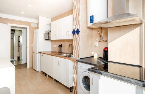 Hermandades-La Carrasca Apartamento | Apartamento 'Malaquita' con balcón, Wi-Fi y aire acondicionado