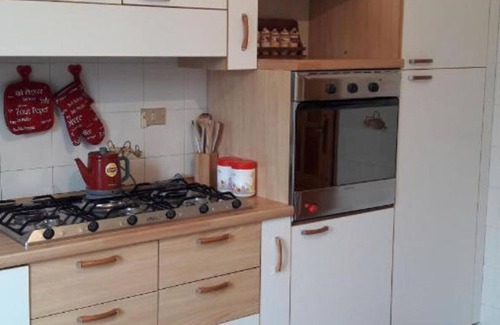 Aymavilles Apartamento | Apartamento 'Mansarda Le Chateau' con vistas a la montaña, jardín compartido y Wi-Fi