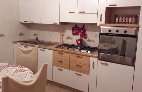 Aymavilles Apartamento | Apartamento 'Mansarda Le Chateau' con vistas a la montaña, jardín compartido y Wi-Fi