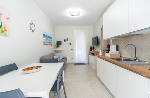 Portopalo di Capo Passero Apartamento | Apartment 'Marinella' with Balcony, Wi-Fi and Air Conditioning