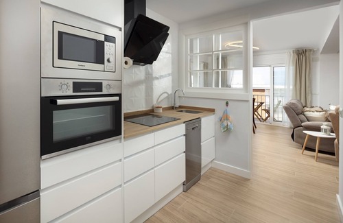 Torre del Mar Apartamento | Apartamento 'Marineros Sureste A111' con vistas al mar, Wi-Fi y aire acondicionado